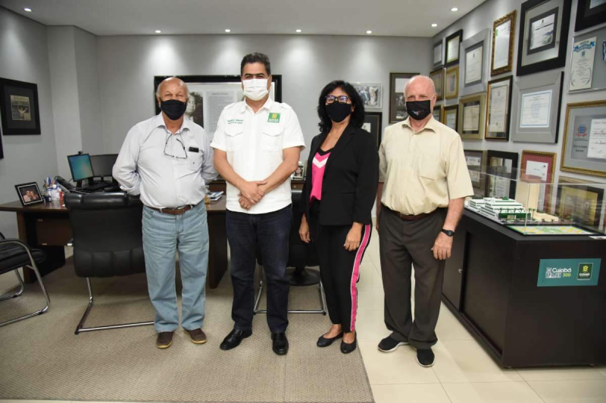 Prefeito de Cuiabá Emanuel Pinheiro recebe festeiros da tradicional festa de São Benedito