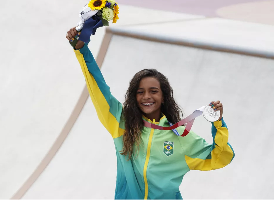 Rayssa Leal com medalha de prata em Tóquio OLIMPIADAS