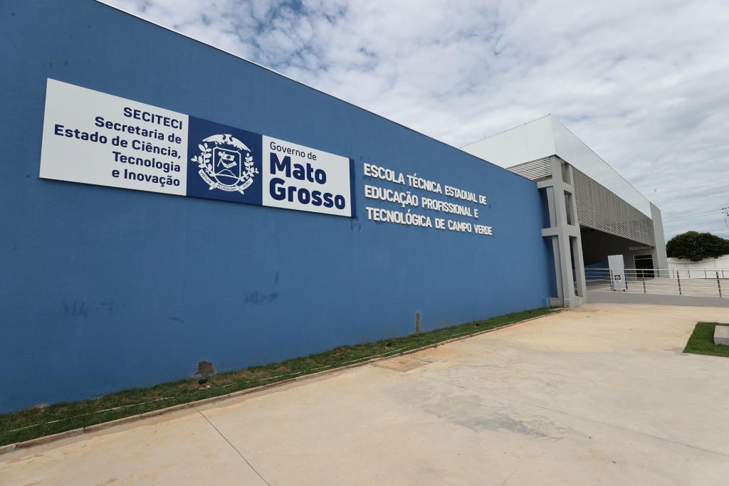 Governador inaugura Escola Técnica, assina convênios e lança apartamentos do programa SER Família Habitação em Campo Verde