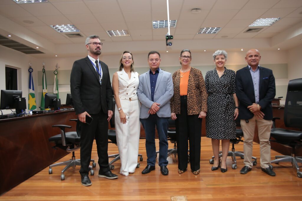 Presidente do TRE-MT visita posto de atendimento na ALMT nesta quinta