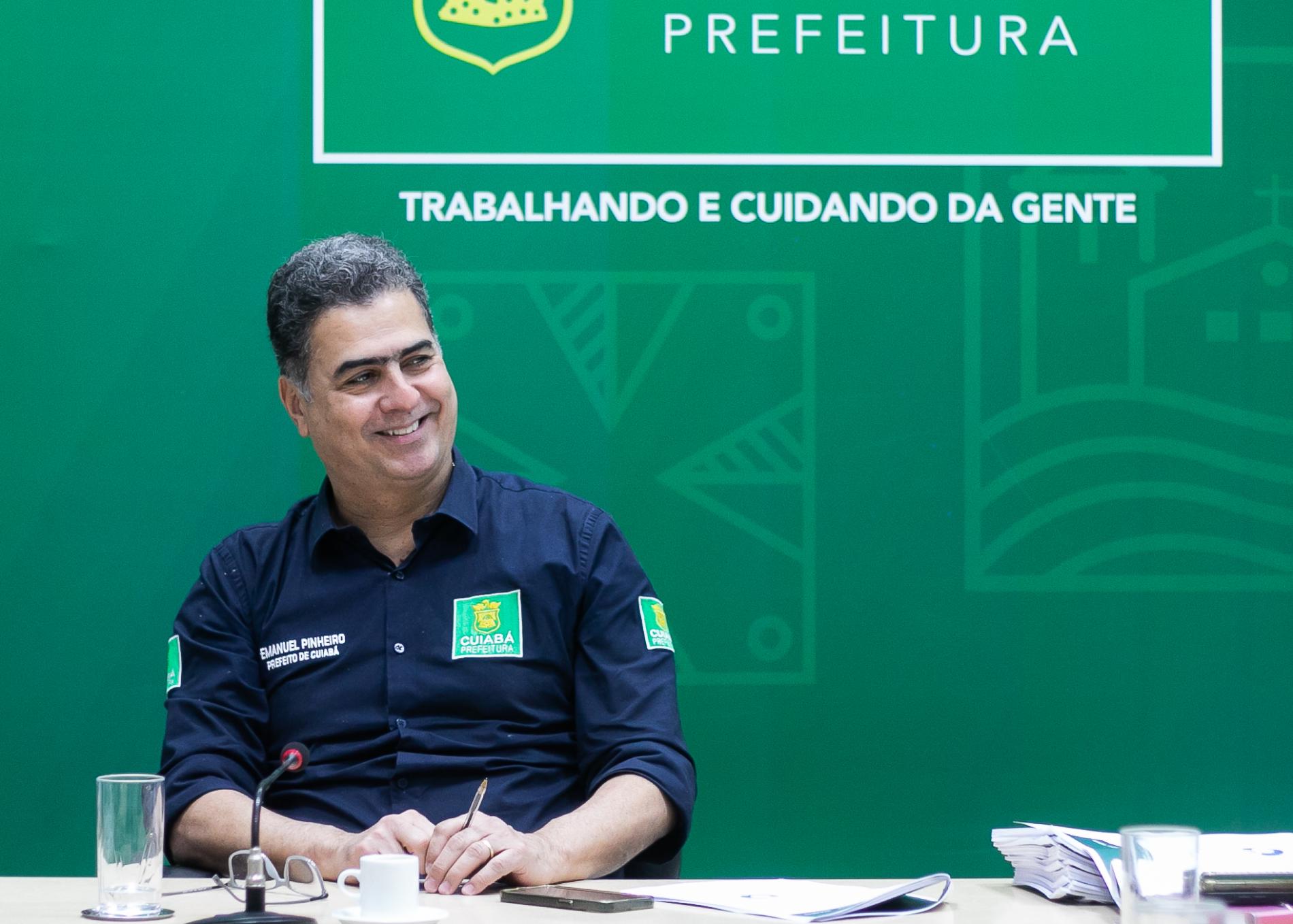 Emanuel Pinheiro está entre os prefeitos mais seguidos nas redes sociais