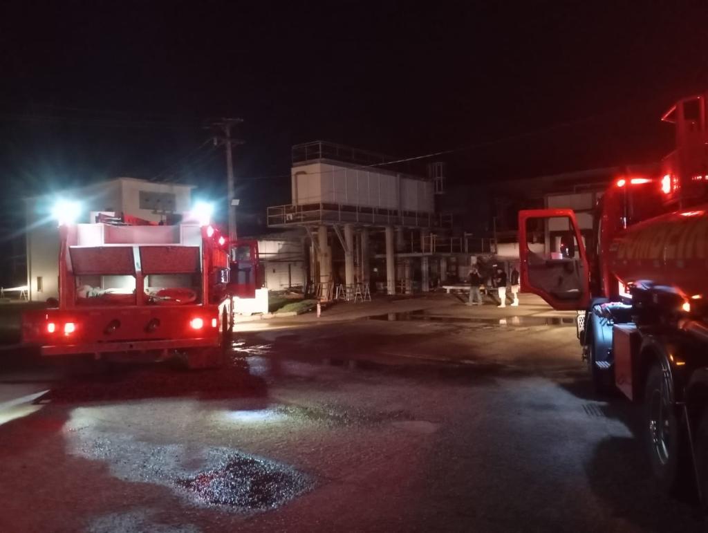 Corpo de Bombeiros combate incêndio em Frigorifico em Guarantã do Norte