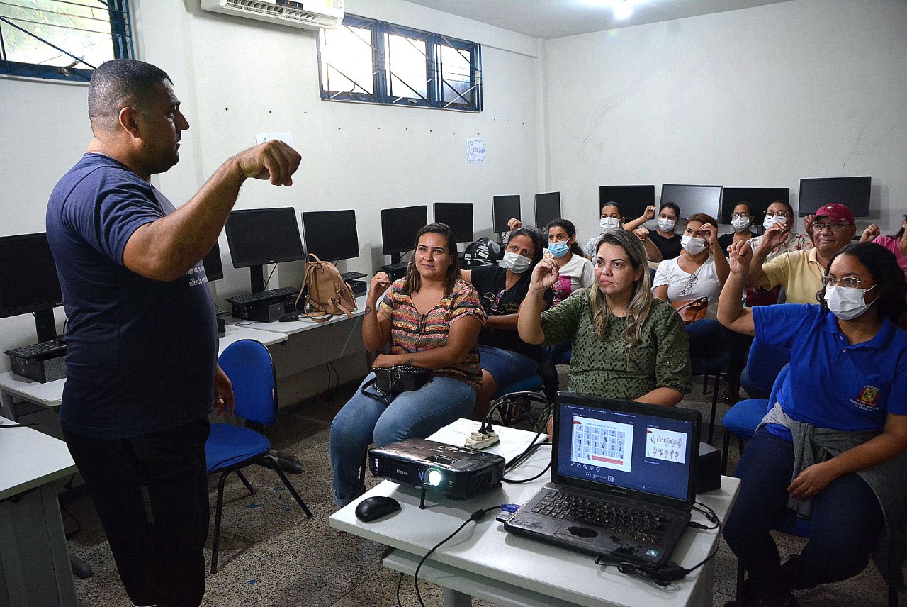 ATENDIMENTO MAIS HUMANO SERVIDORES SAÚDE DE VÁRZEA GRANDE SÃO CAPACITADOS EM LINGUAGEM DE LIBRAS