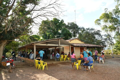 Em Cáceres, Botelho entrega benefícios a agricultores do Assentamento Sadia