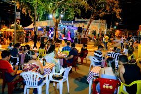 Arraiá Canoa de Prata movimenta Praça da Mandioca