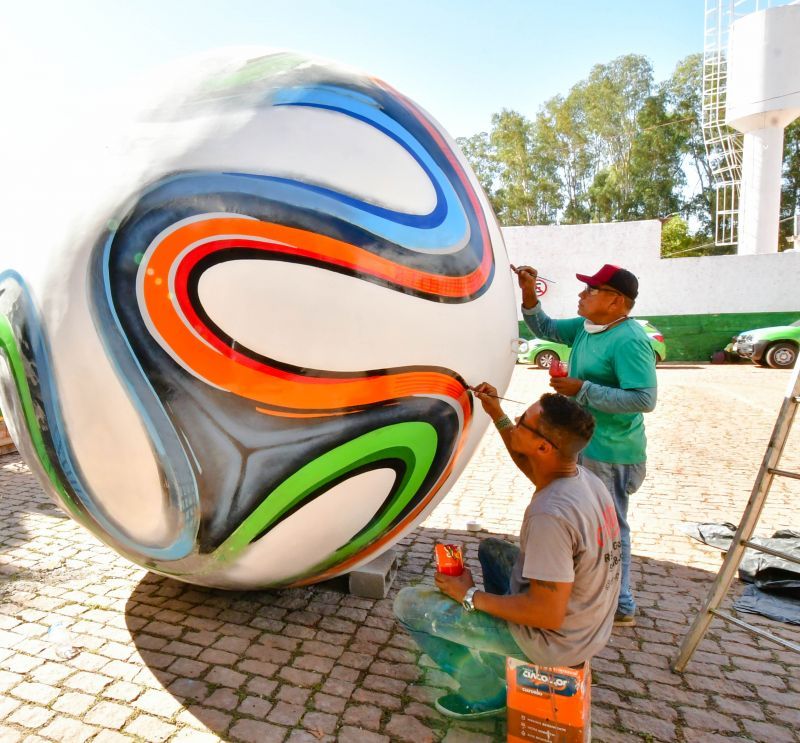 COPA DO MUNDO EM CUIABÁ Brazuca recebe trabalho de artistas regionais e terá visual original completamente recuperado