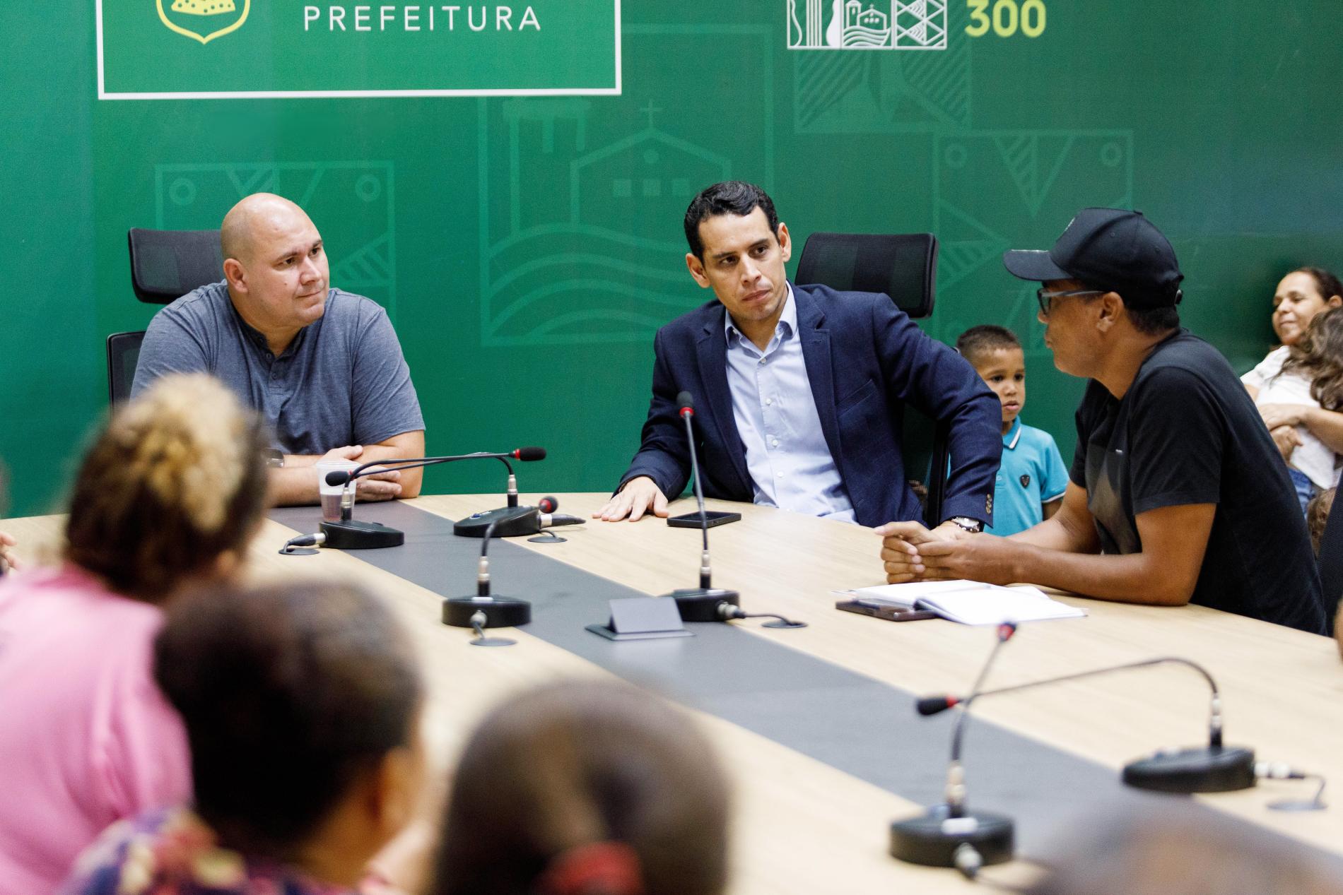 Prefeito reitera compromisso com regularização fundiária e moradia popular