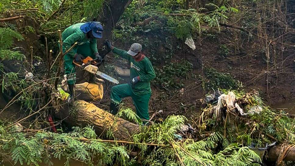 Serviços Públicos remove mais de 650 t de resíduos nos bairros que sofreram alagamentos em Várzea Grande