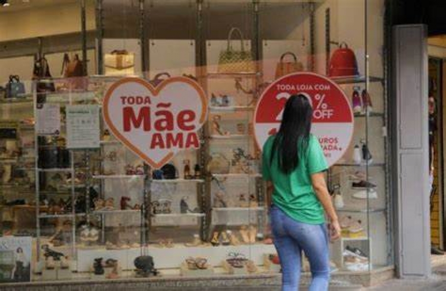 Levantamento feito pela CDL Cuiabá indica que 75% dos cuiabanos comprarão presentes