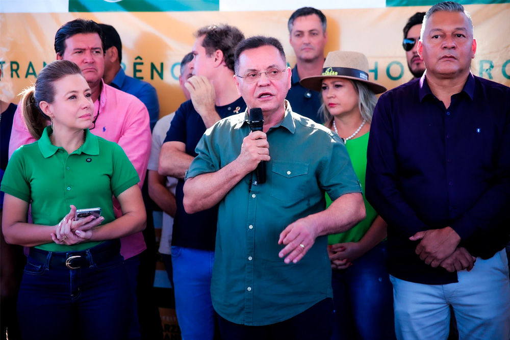 Deputado Eduardo Botelho presenteia moradores do bairro Paiaguás com recapeamento asfáltico