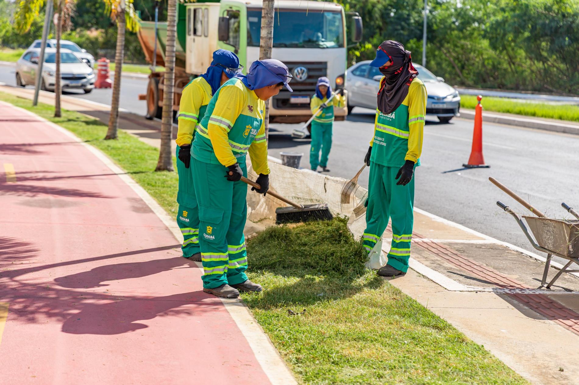 Parque do Barbado e mais 10 bairros recebem mutirão de limpeza da Prefeitura