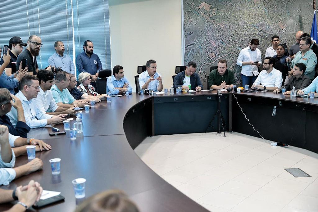 Governador cita investimento de R$ 1,2 bilhão e anuncia novas obras