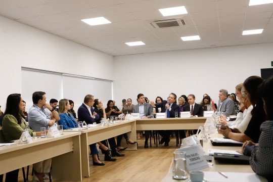 Sérgio Ricardo propõe corte em descontos abusivos e exclusão de operadoras irregulares
