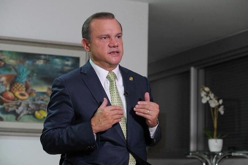 Senador de MT quer criminalizar exercício ilegal de corretor de imóveis