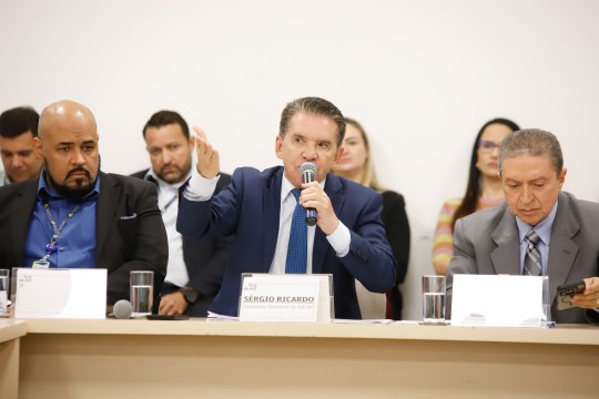 Sérgio Ricardo faz alerta ao Governo do Estado e pede suspensão de repasses a empresas ausentes em mesa técnica