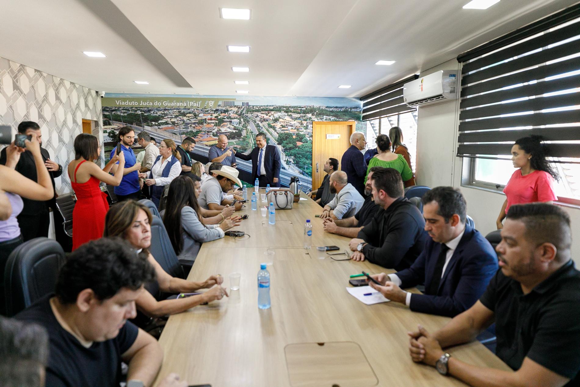 Prefeito e secretários dialogam com vereadores e setor de eventos sobre poluição sonora