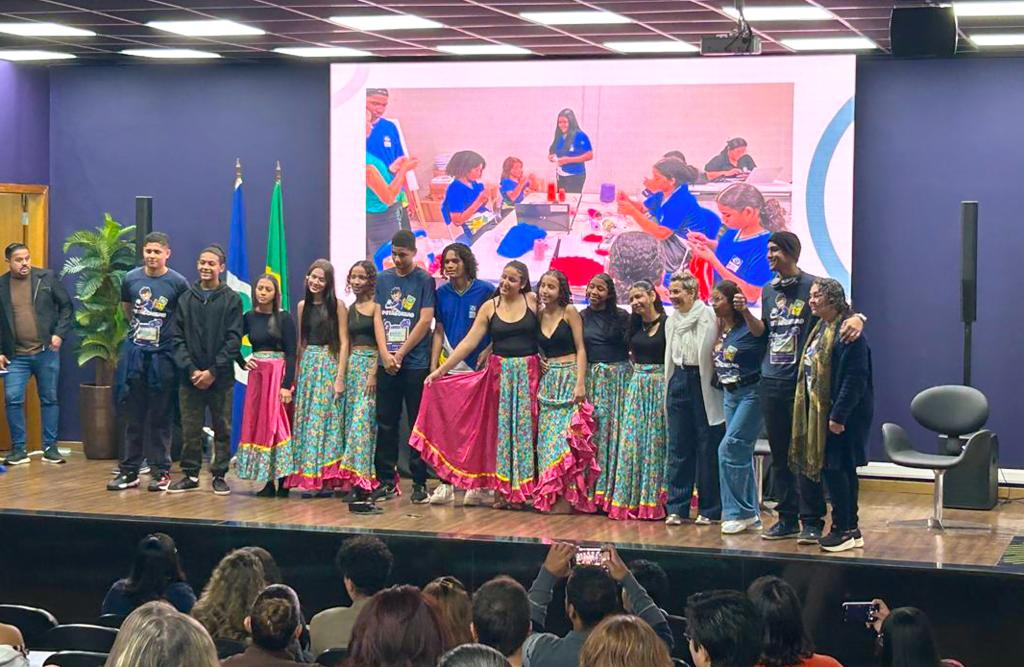 Seduc alinha com servidores ações da Educação em Tempo Integral na rede estadual