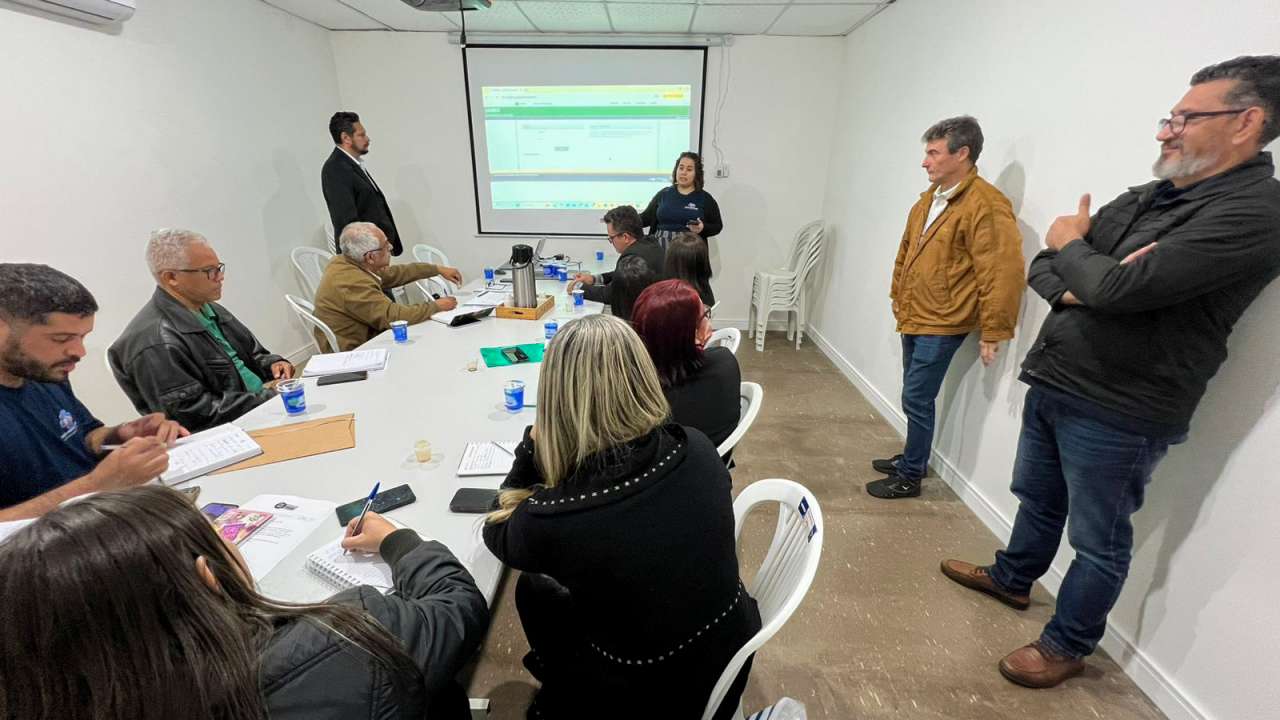 Gerentes das UBS recebem capacitação sobre acompanhamento de exames laboratoriais em Várzea Grande