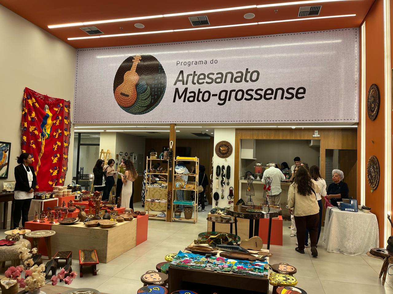Artesãos de 14 cidades de MT ganham espaço gratuito para expor e vender suas peças em Cuiabá
