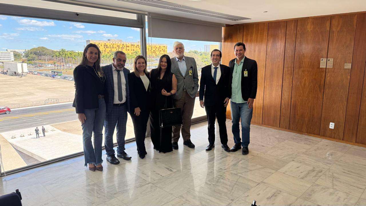 Prefeita Flávia Moretti vai a Brasília em busca de recursos para Várzea Grande