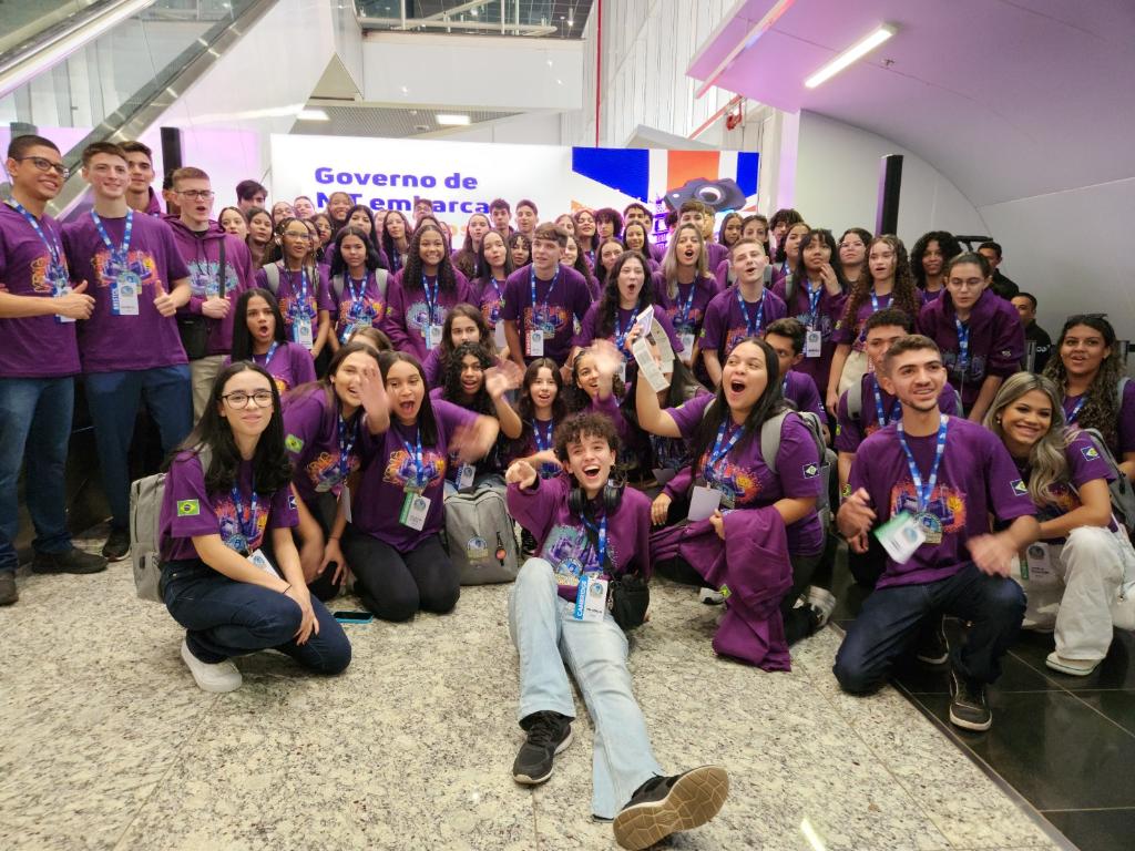 Estudantes selecionados para intercâmbio compartilham expectativas para viagem a Inglaterra