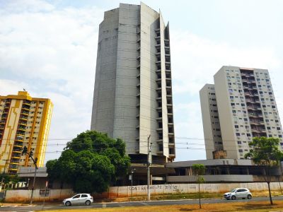 em cuiabá Prédio que se tornou 'lenda urbana' é alvo de furtos de cobre e vizinhos temem desabamento