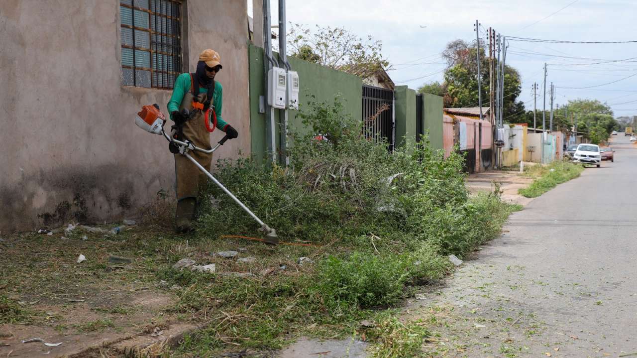 Secretaria de Serviços Públicos chega a quase 40 bairros nesta terça-feira (2)