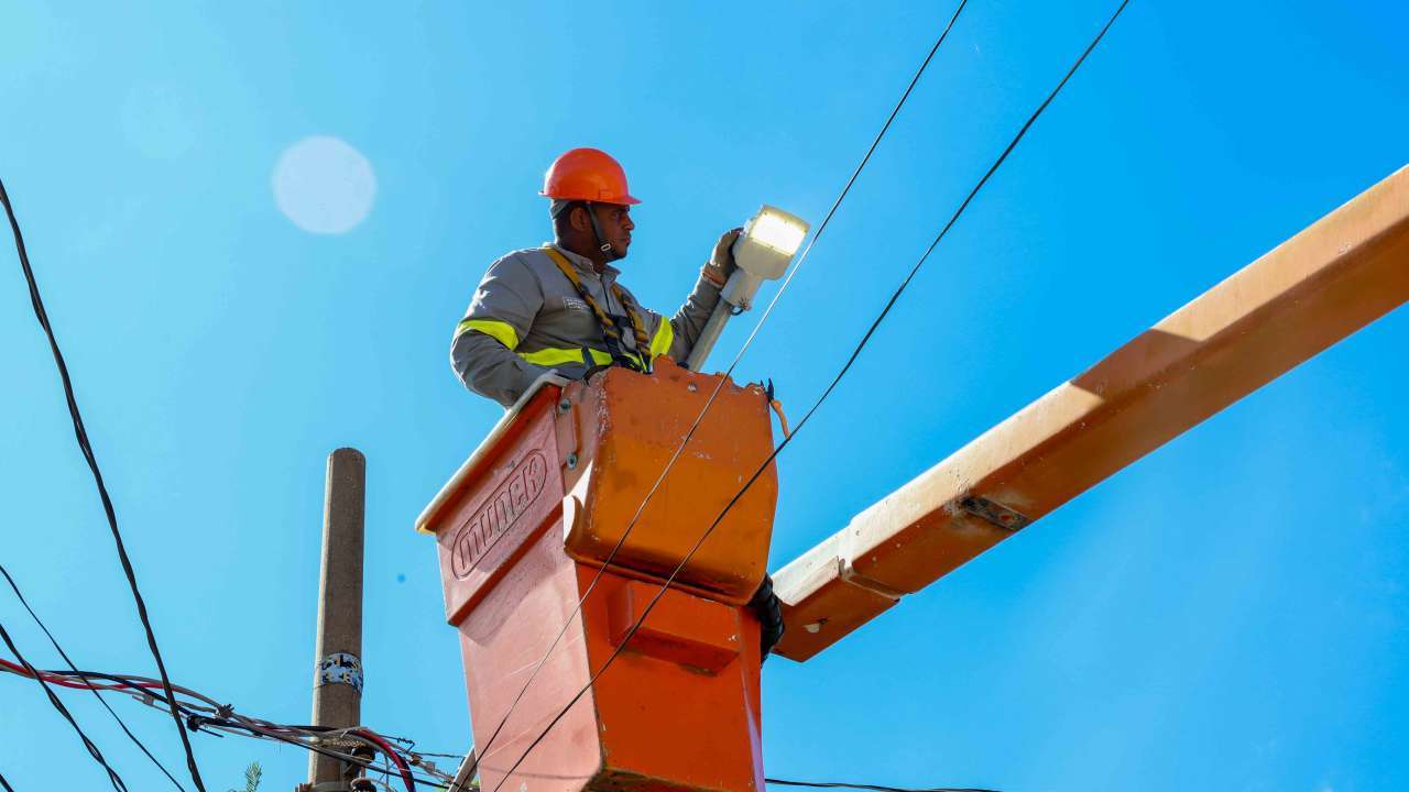 Várzea Grande fica mais iluminada e segura com ações da Prefeitura em toda a cidade