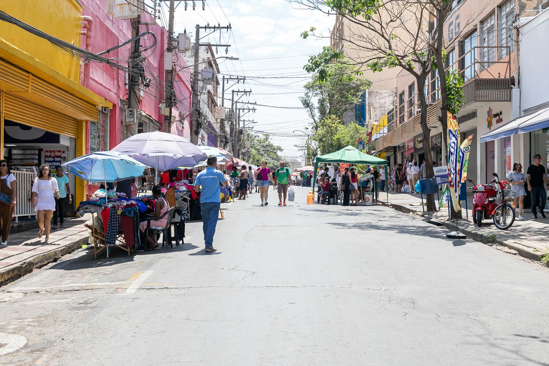 Primeira edição da Feira do Centro movimenta comércio e reúne famílias na 13 de Junho