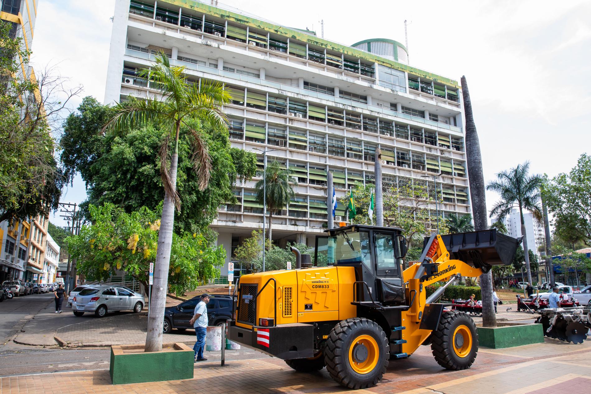 Cuiabá recebe máquinas e equipamentos do Governo de MT para agricultura familiar