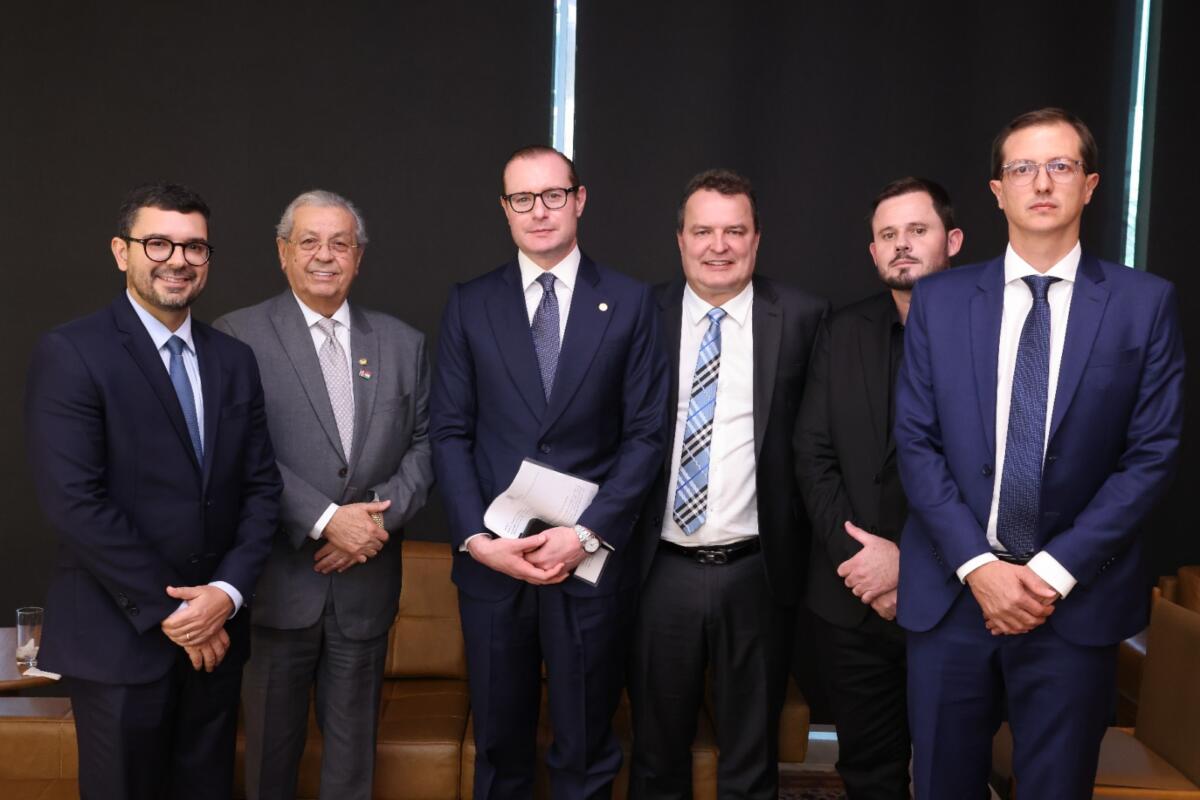 Deputado Max se reúne com o Ministro do STF, Cristiano Zanin, para tratar sobre a APA das cabeceiras do Rio Cuiabá