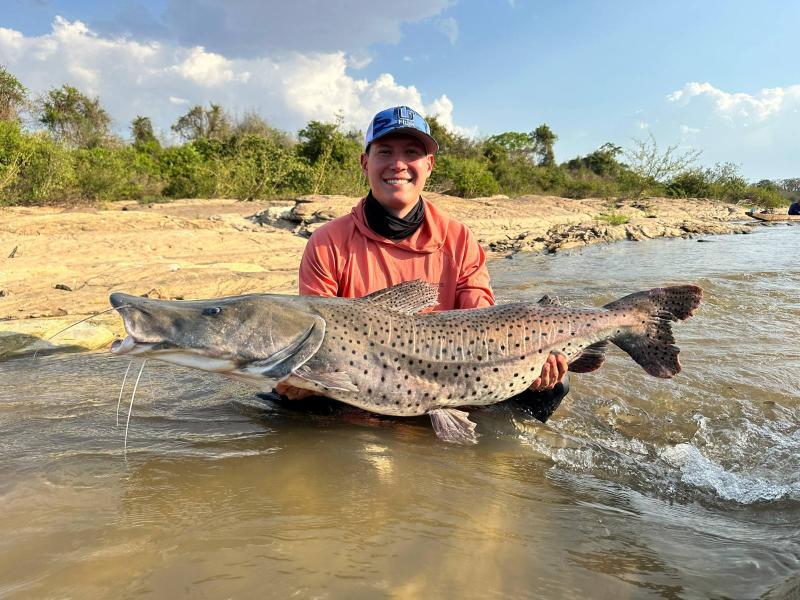 Pescador Esportivo fisga pintado de 30kg no Rio Cuiabá