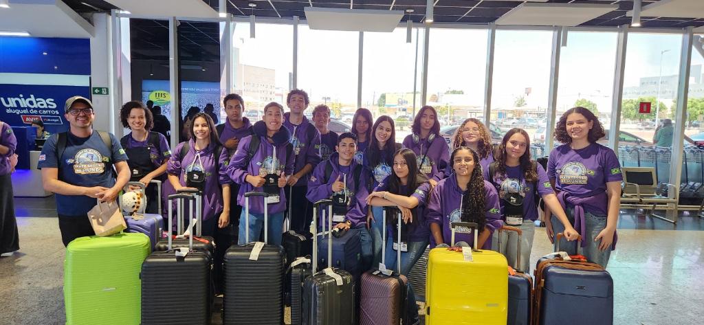 Estudantes de MT retornam de intercâmbio na Inglaterra e relatam aprendizados; portas vão se abrir na minha vida, afirma aluna