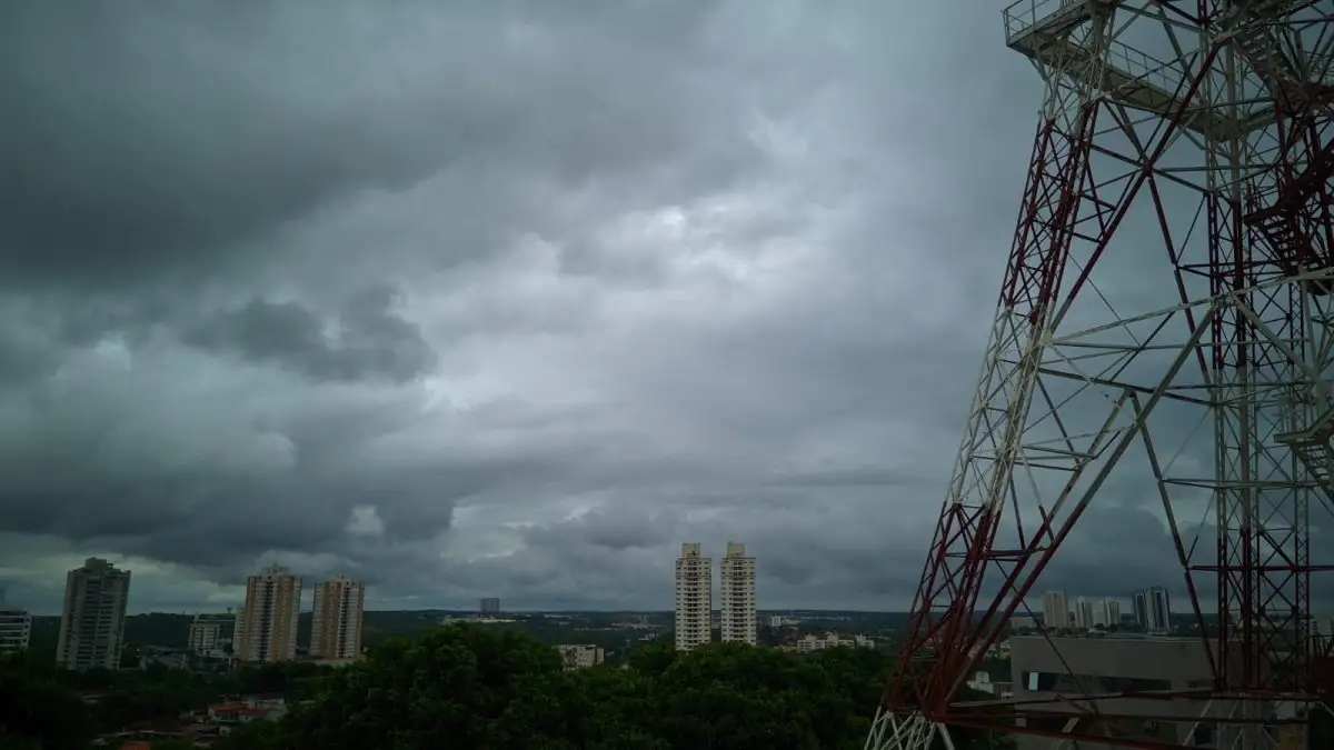Cuiabá tem previsão de chuva e ventos fortes neste sábado